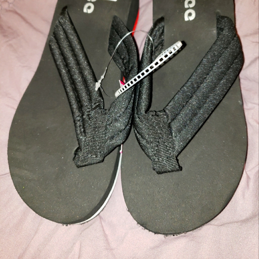 Pair of thongs with wedge